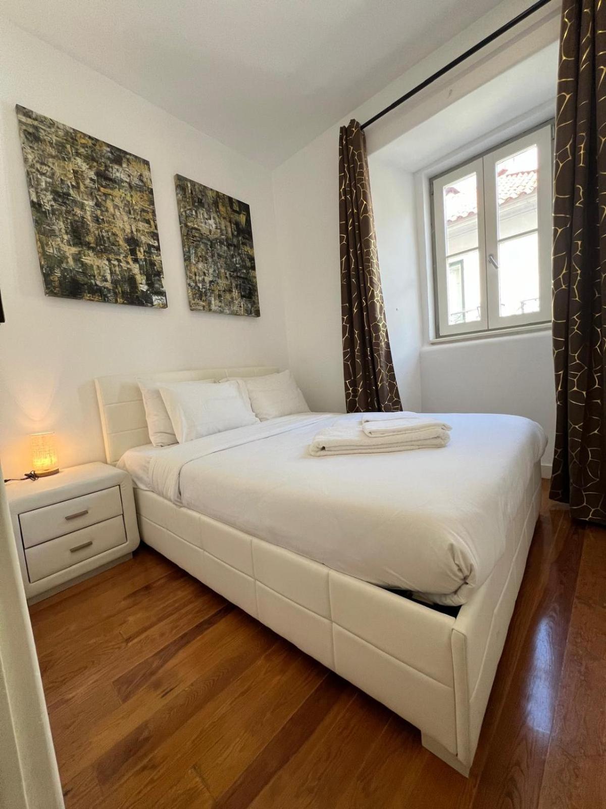 32 2 - Heart Of Lisbon Private Apartment, Bairro Alto Exterior foto